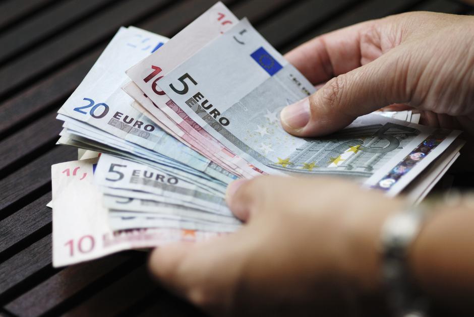 Štetje denarja, evri | Avtor: Profimedia