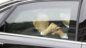 Berlusconijev prihod na sodišče. (Foto: Reuters)