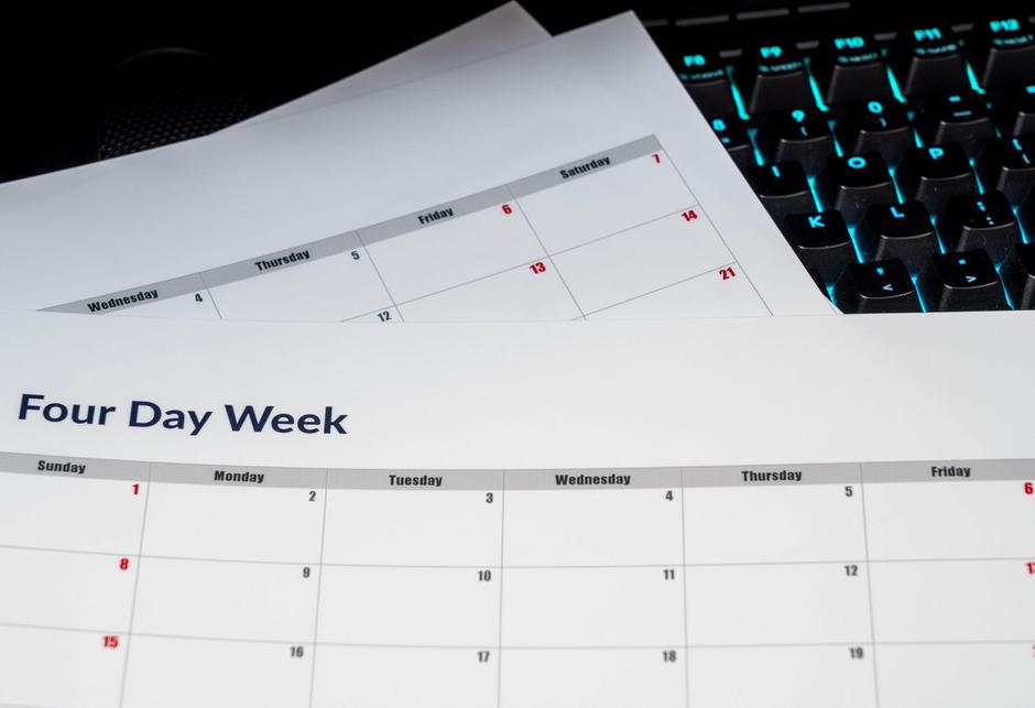 delo pisarna koledar štiridnevni delovni teden | Avtor: Profimedia