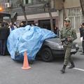 Uničen avtomobil ubitega iranskega znanstvenika po eksploziji v Teheranu.