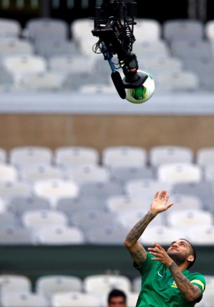 Alves Brazilija Urugvaj polfinale pokal konfederacij Belo Horizonte
