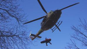 Nesreča v gorah helikopter pomoč