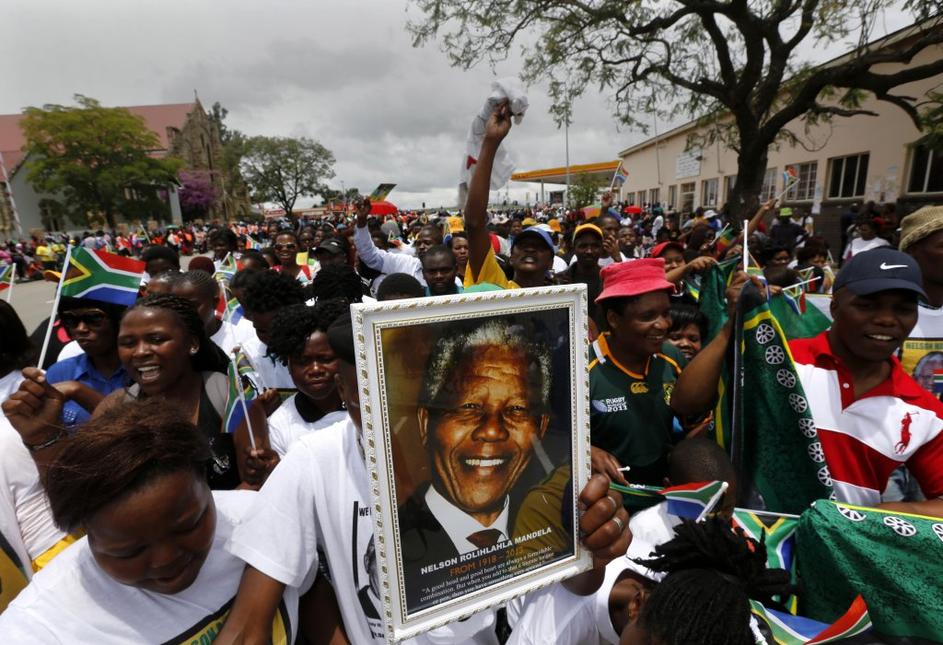Mandela pogrebna procesija