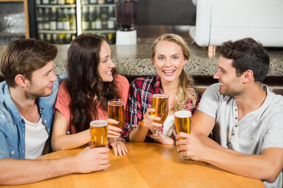 Pivo, prijatelji, druženje, zabava | Avtor: Profimedia