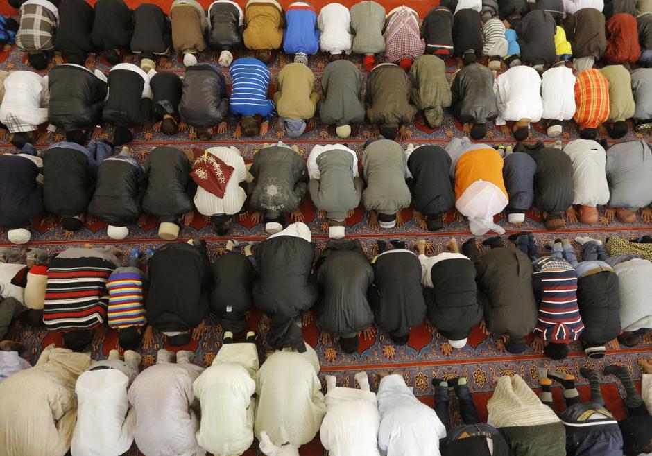 Molitev v mošeji | Avtor: EPA