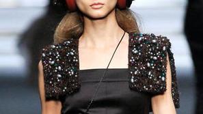 Čelade oblikovalca Karla Lagerfelda dosegajo ceno do 6.500 evrov. (Foto: Imaxtre
