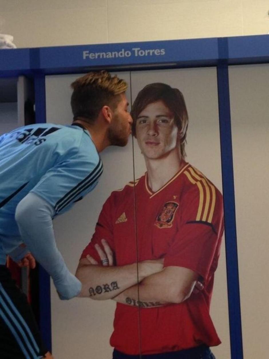 Ramos Torres Španija reprezentanca poljub čestitke rojstni dan | Avtor: Reševalni pas/Twitter