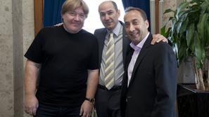 Od leve: David Tasič, Janez Janša in Franci Zavrl na današnjem srečanju.1