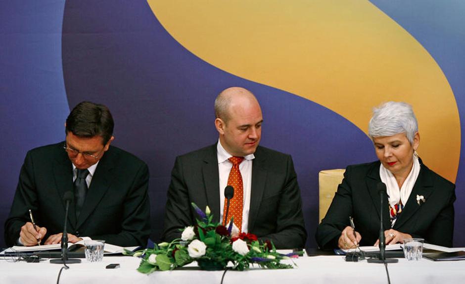Podpis arbitražnega sporazuma predlani. (Foto: Reuters) | Avtor: Žurnal24 main