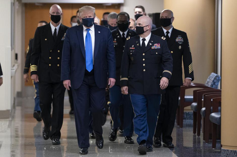 Donald Trump z masko | Avtor: Epa
