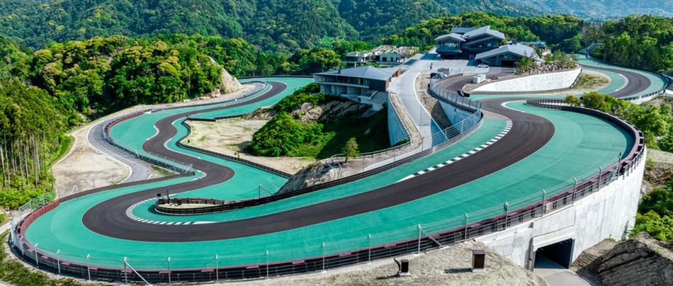 Zasebno dirkališče Magarigawa na Japonskem.