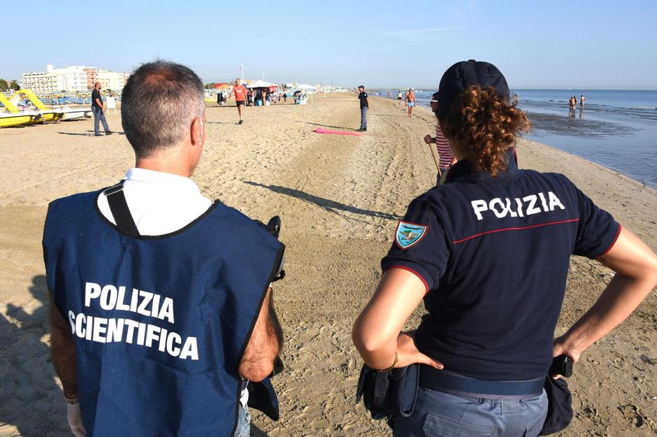 Italijanska policija v Riminiju | Avtor: EPA