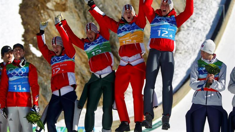 Z rekordno prednostjo so Avstrijci osvojili skakalno zlato kolajno. (Foto: Reute