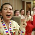 Navijanje severnokorejske natakarice v gostilni na kitajsko-korejski meji ni pom