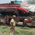 Pakistan prometna nesreča avtobus traktor