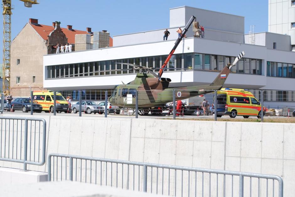 Prevoz poškodovanih v balonarski nesreči v Maribor | Avtor: T. Bombek 