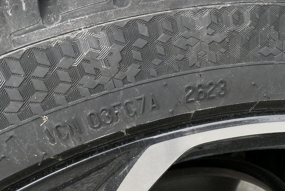 oznake na gumah pnevmatikah | Avtor: MatijaJanežič