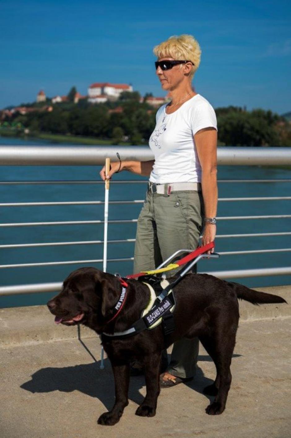 Inštruktorica Darinka s psom vodnikom Astorjem | Avtor: Canis