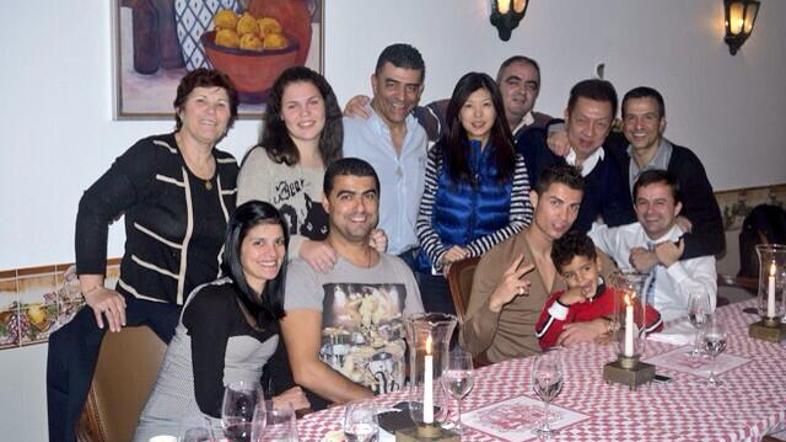 Ronaldo mama družina prijatelji Madeira obisk doma domovina dom Real Madrid