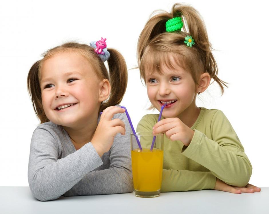 otroci, pomaranča pijača, cedevita, sok  | Avtor: Shutterstock