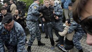 Moskovska policija je prekinila parado ponosa ruskih gejev.