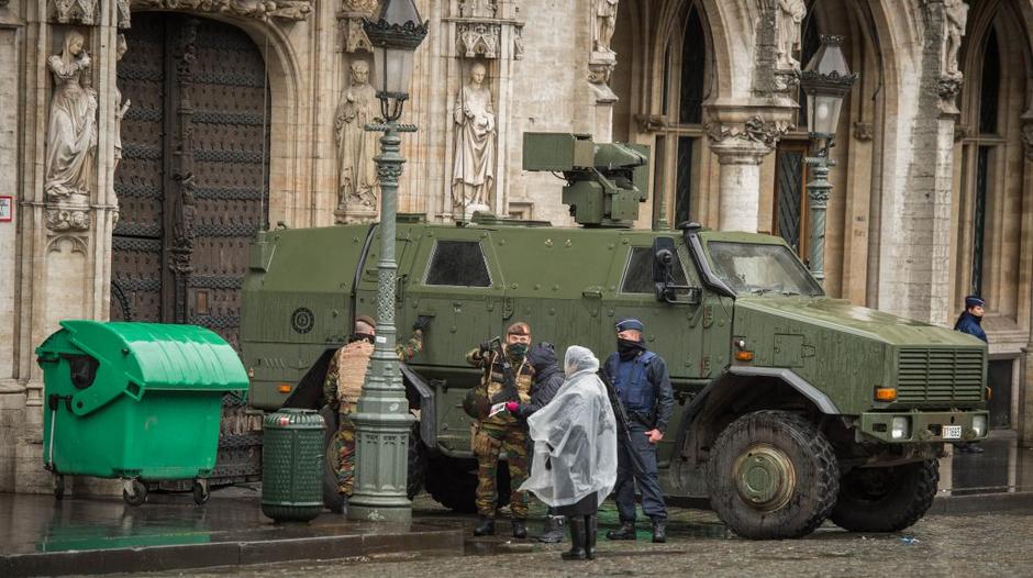 Vojska pred mestno hišo v Bruslju | Avtor: EPA