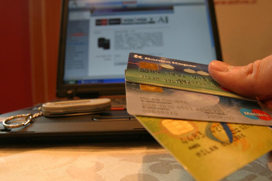 Romuni so uporabljali bianco kartice, na bankomatih pa so dvignili več kot 5000  | Avtor: Žurnal24 main