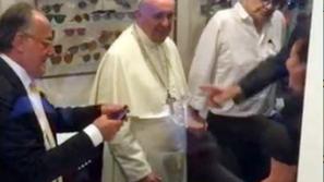 Papež pri optiku