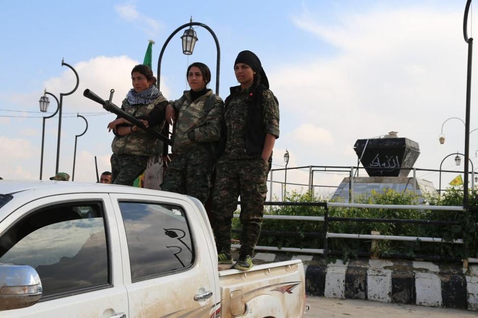 Pripadnice kurdske milice YPG | Avtor: Profimedias