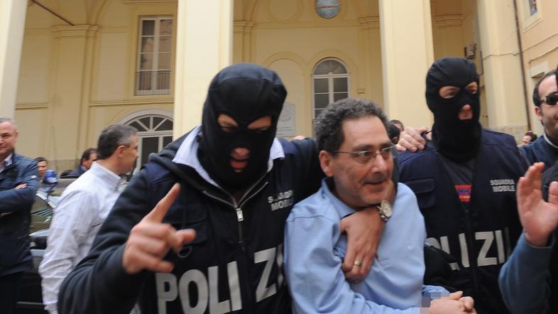 Po šestih letih iskanja je italijanska policija aretirala drugega moža neapeljsk