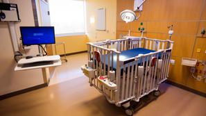 pediatrični oddelek bolniška postelja otroška soba