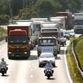 Okoli 15 tovornih vozil iz mesta Perpignan je oviralo promet na več mejnih preho