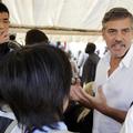 Clooney se te dni mudi v Sudanu. (Foto: Reuters)