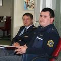 Trebanjski komandir Matjaž Volčanjk (levo) v družbi Janeza Šenice, vodje policij