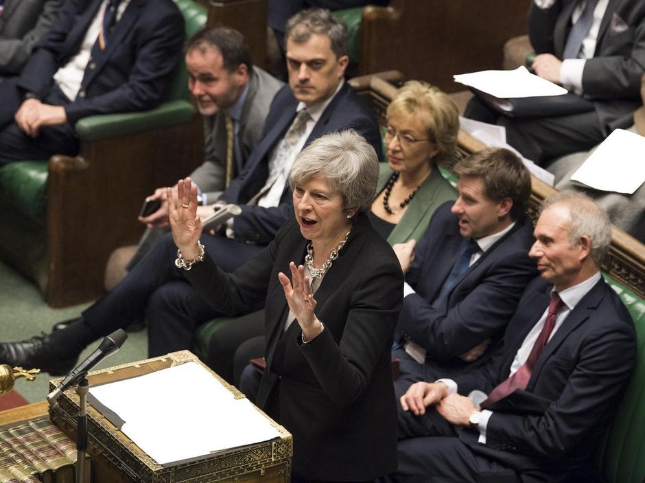 britanski parlament Theresa May | Avtor: Profimedia