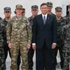 Poveljnica vojašnice Vipava Nataša Zorman in predsednik Borut Pahor