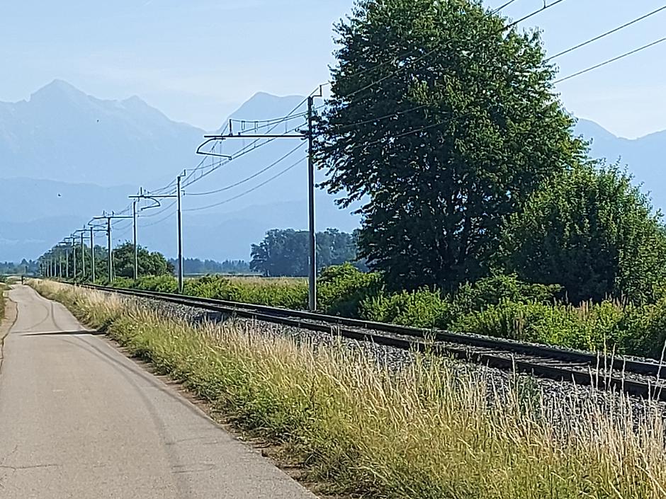 Železniška proga Kranj-Škofja Loka, gorenjska železnica, tiri | Avtor: M. Ha.