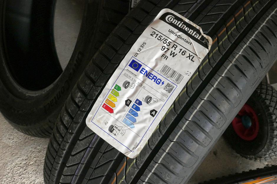 oznake na gumah pnevmatikah | Avtor: MatijaJanežič