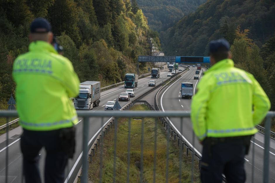 Avtocestna policija radar merjenje hitrosti varnostna razdalja | Avtor: Anže Petkovšek