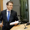 Minister Žbogar se udeležuje izrednega zasedanja v Bruslju.(Foto: Boštjan Tacol)