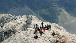Podor kamenja je v juniju popolnoma zaprl eno najbolj obiskanih poti na Triglav.