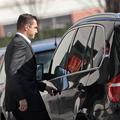 Roman Horvat vstopa v BMW X5, ki so mu ga pred 14 dnevi ukradli. (Foto: Žurnal24