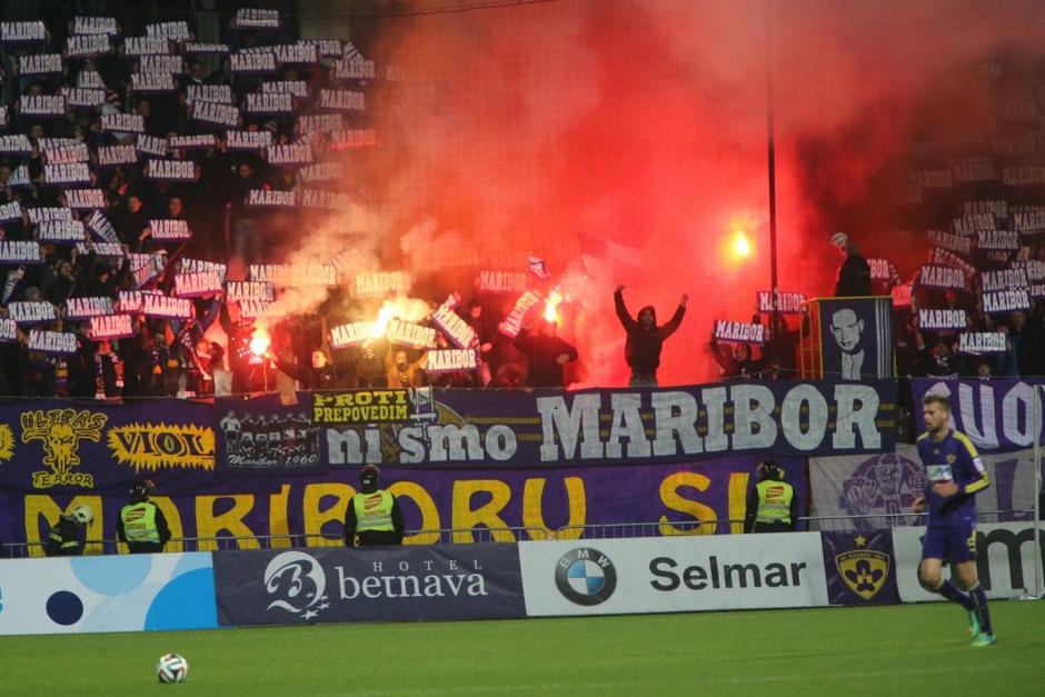 Viole NK Maribor Olimpija Ljubljana večni derbi Pokal Slovenije Hervis Ljudski v | Avtor: Nino Verdnik