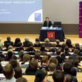Predsednik Türk je na predavanju na London School of Economics (LSE) publiko uvo