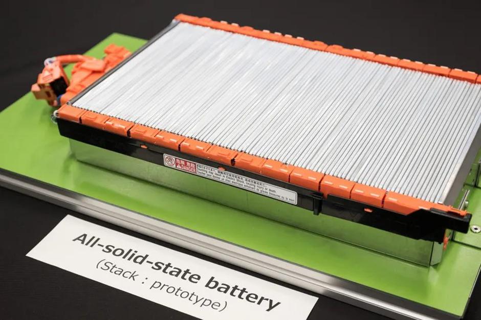 Polprevodniška solid state baterija | Avtor: Toyota