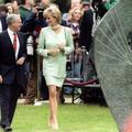 Princesa Diana na obisku v ZDA ob kipu Barbare Hepworth leta 1996. Umetnica je d