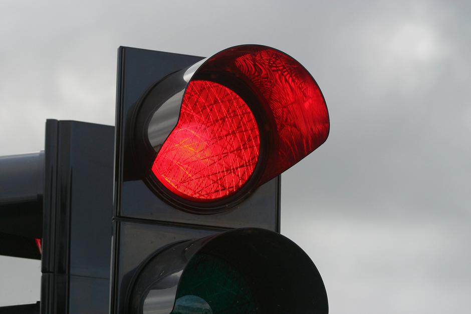Rdeča luč na semaforju | Avtor: Profimedia