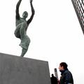 Košarkarskemu Mozartu so v Zagrebu postavili velik kip. (Foto: Reuters)