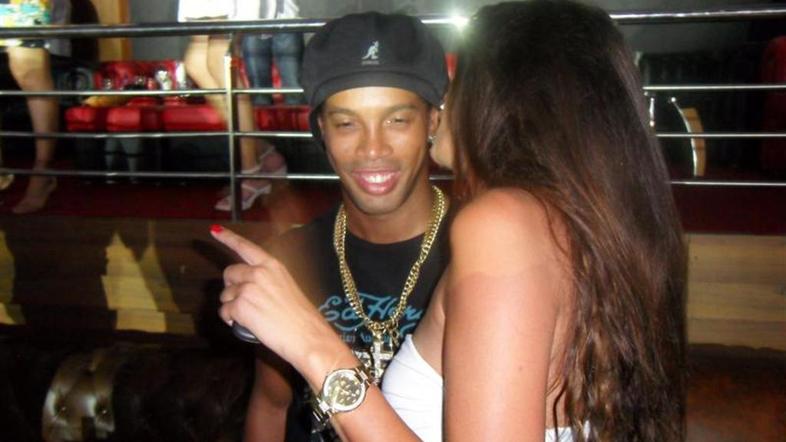 Ronaldinho v Črni Gori v družbi Sanje Brnović