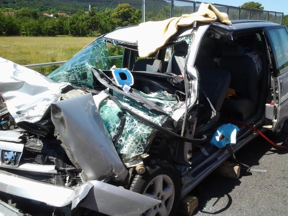 Prometna nesreča pri Gabrku. | Avtor: ZGRS Sežana